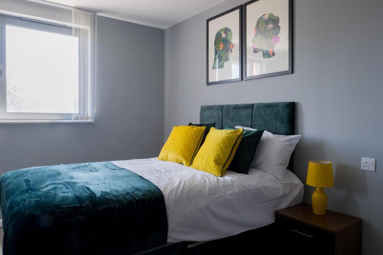 Pahuna Ghar Birmigham City 2 Bedroom Apartment- Short To Mid Term Let-Free Secure Parking Birmingham Eksteriør bilde